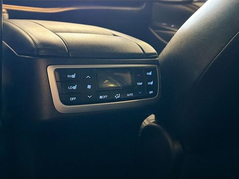 Used 2018 Toyota Highlander Limited Platinum AWD/4WD image 29