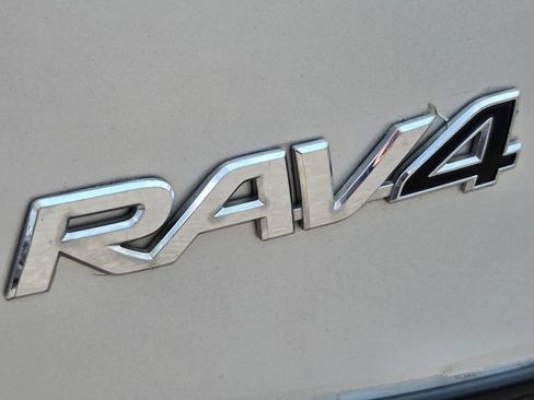 Used 2013 Toyota RAV4 LE AWD/4WD image 18