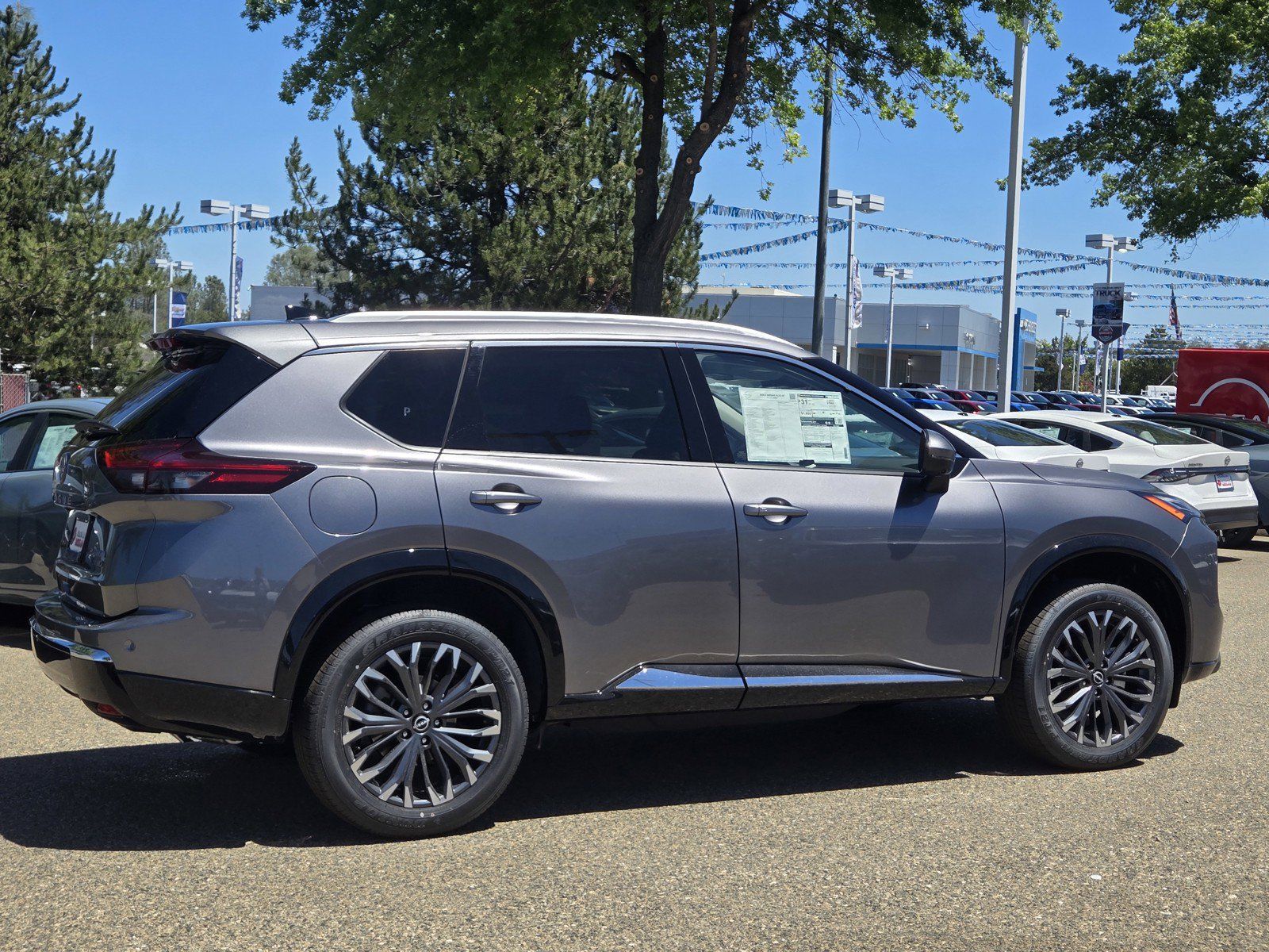 New 2026 Nissan Rogue Platinum AWD/4WD image 3
