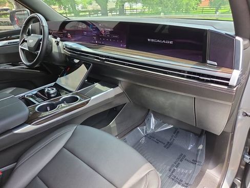 Certified 2026 Cadillac Escalade 2WD image 30