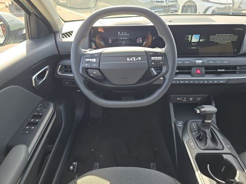 New 2025 Kia K4 LXS image 14