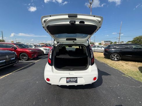 Used 2019 Kia Soul + FWD image 5
