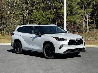 New 2025 Toyota Highlander XLE