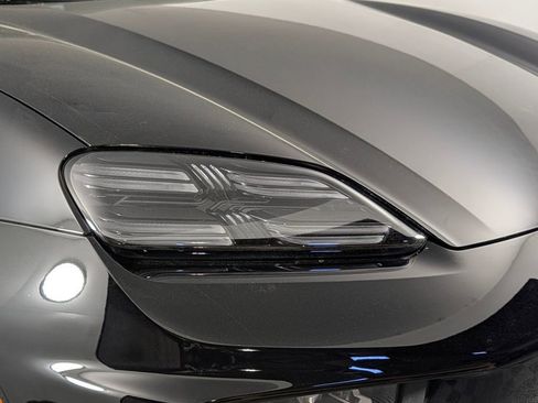 New 2026 Porsche Macan 4 Electric image 15