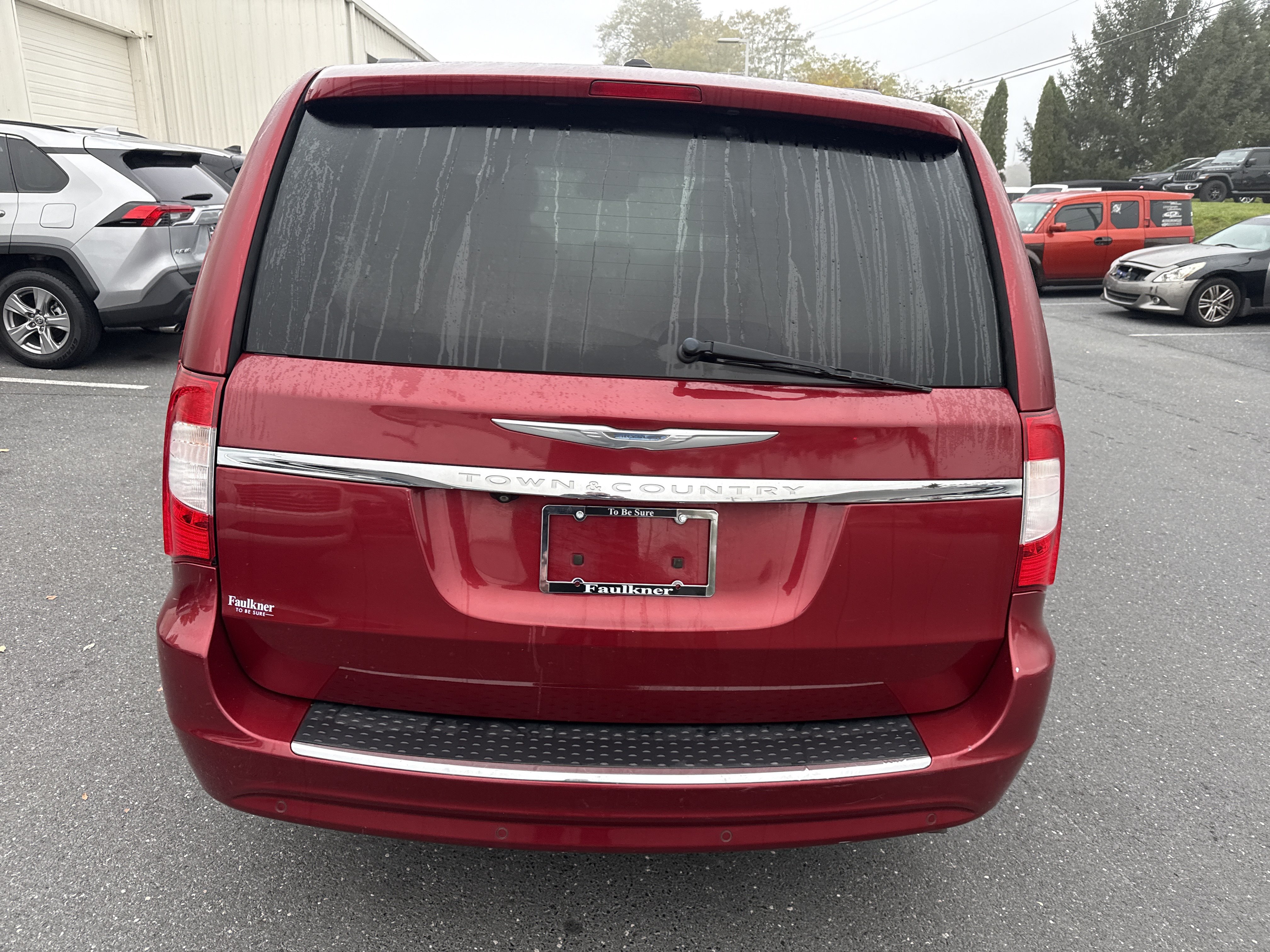 Used 2014 Chrysler Town & Country Touring-L w/ Driver Convenience Group FWD image 5