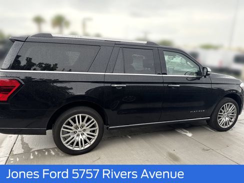 Used 2024 Ford Expedition Max Platinum AWD/4WD image 3