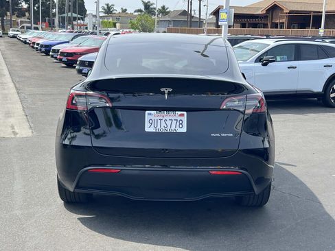 Used 2022 Tesla Model Y Long Range image 25