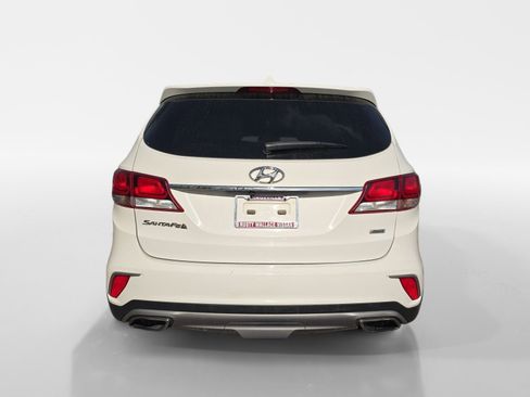 Used 2017 Hyundai Santa Fe SE AWD/4WD image 4