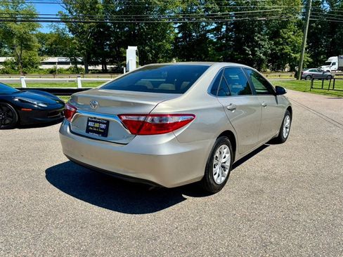 Used 2015 Toyota Camry LE FWD image 8
