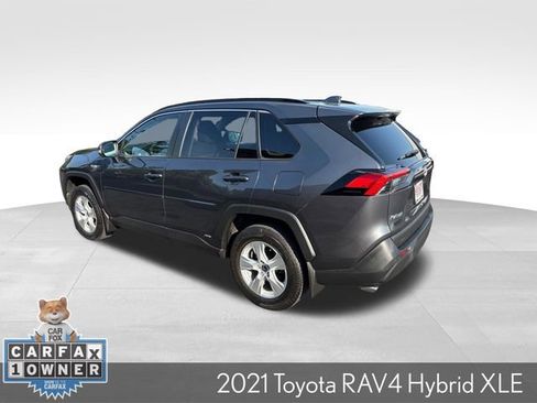 Used 2021 Toyota RAV4 XLE w/ Convenience Package AWD/4WD image 5