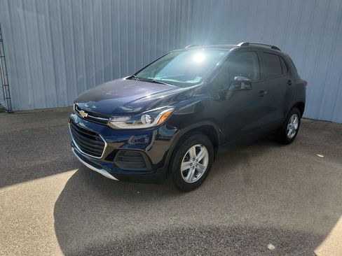 Used 2022 Chevrolet Trax LT w/ LT Convenience Package AWD/4WD image 4
