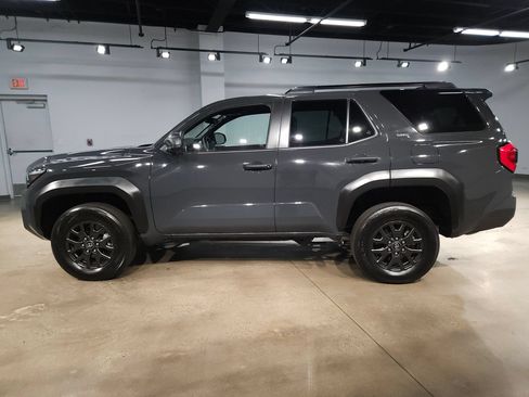 Used 2025 Toyota 4Runner SR5 AWD/4WD image 4