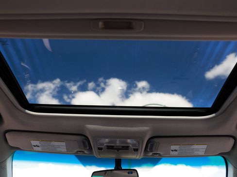 Used 2017 Toyota Camry XLE w/ Moonroof Package image 28