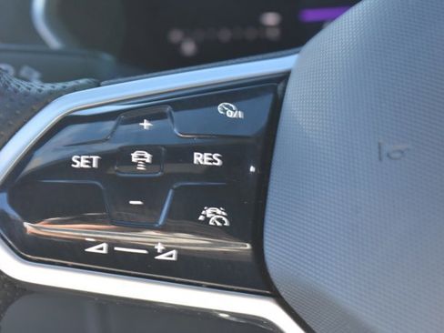 Used 2022 Volkswagen Tiguan SE R-Line image 22