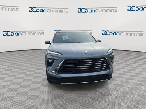 Used 2025 Buick Enclave Preferred image 3