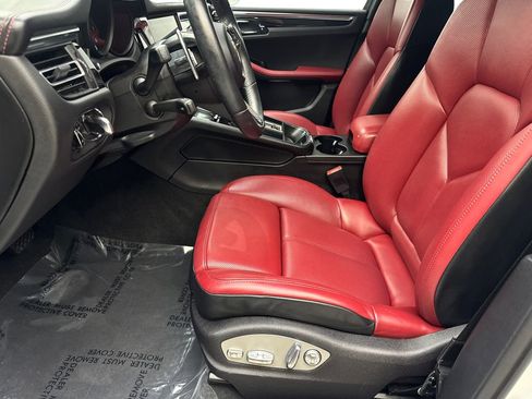 Used 2024 Porsche Macan AWD/4WD image 25