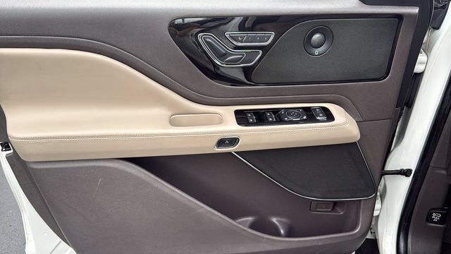 Used 2023 Lincoln Aviator Reserve w/ Elements Package Plus AWD/4WD image 24