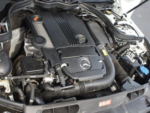 Used 2014 Mercedes-Benz C 250 Sedan image 22