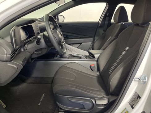 Certified 2025 Hyundai Elantra Sport FWD image 12