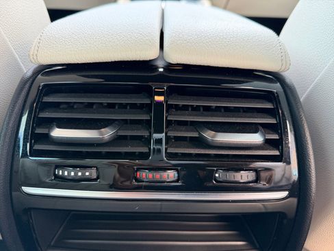 Used 2020 BMW 540i w/ M Sport Package image 32