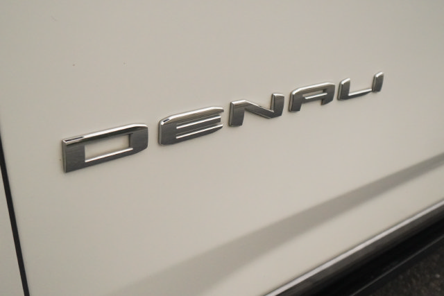 Used 2023 GMC Yukon Denali Ultimate AWD/4WD image 41