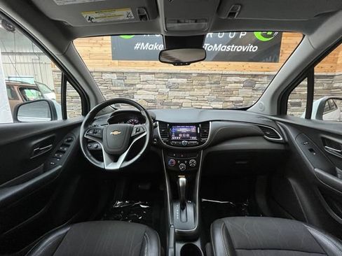 Used 2020 Chevrolet Trax LT w/ LT Convenience Package AWD/4WD image 17
