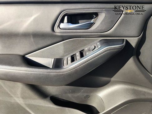 Used 2024 Nissan Rogue SV image 23