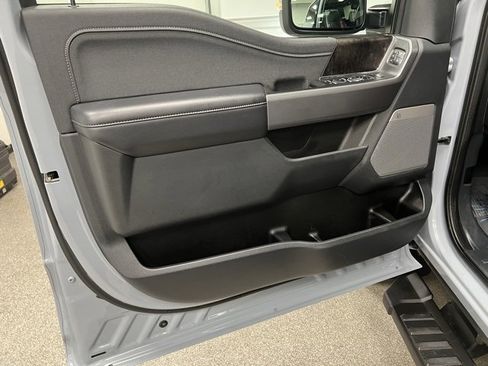 Used 2025 Ford F350 Lariat w/ Black Appearance Package image 24