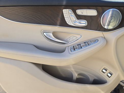 Used 2019 Mercedes-Benz GLC 350e 4MATIC image 15