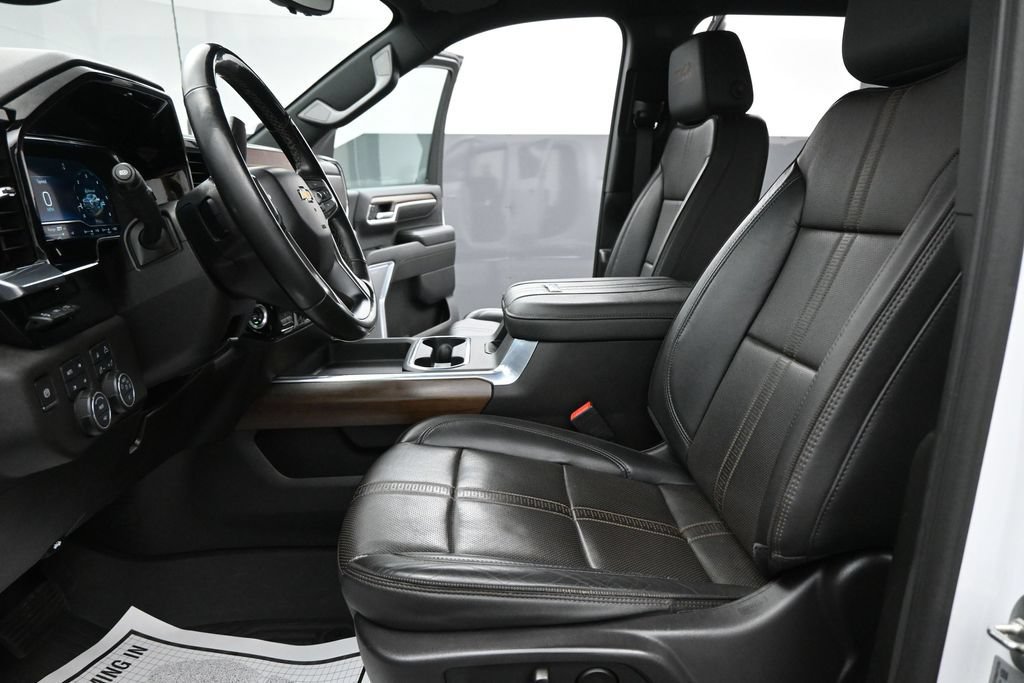 Used 2024 Chevrolet Silverado 3500 High Country w/ High Country Premium Package AWD/4WD image 9