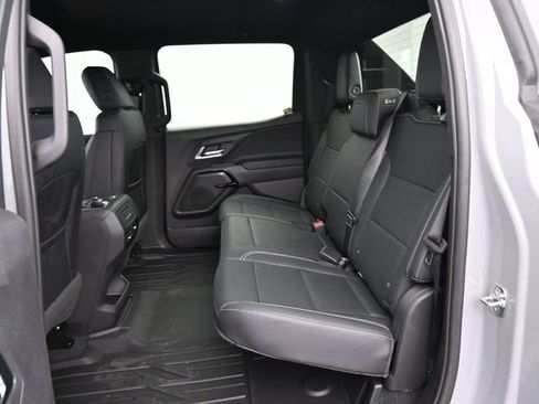 New 2025 Chevrolet Silverado EV LT image 29