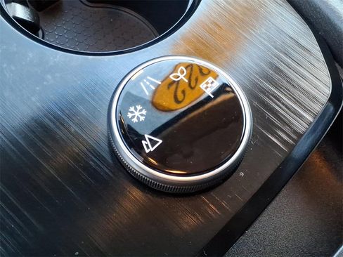 Certified 2022 Nissan Rogue SV w/ SV Premium Package image 16