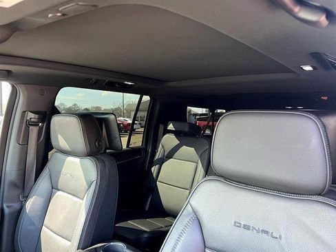 Used 2023 GMC Yukon XL Denali image 16