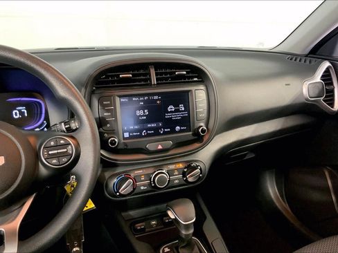 Used 2025 Kia Soul LX w/ LX Technology Package FWD image 6