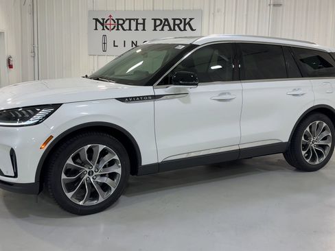 New 2025 Lincoln Aviator 2WD w/ Equipment Group 101A image 6