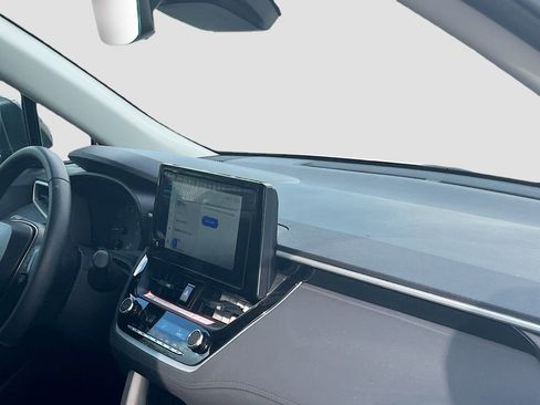 Used 2025 Toyota Corolla Cross LE image 26