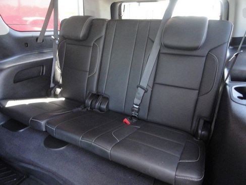 Used 2020 Chevrolet Suburban Premier w/ Premier 6.2L Value Package AWD/4WD image 12