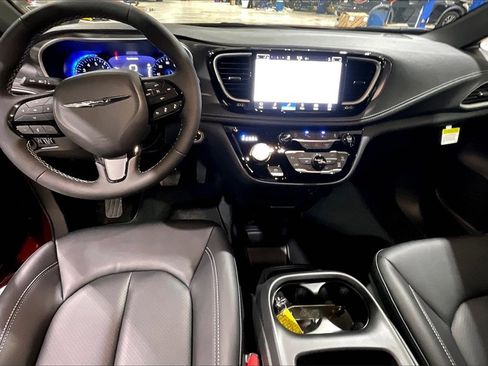New 2026 Chrysler Pacifica Select image 5