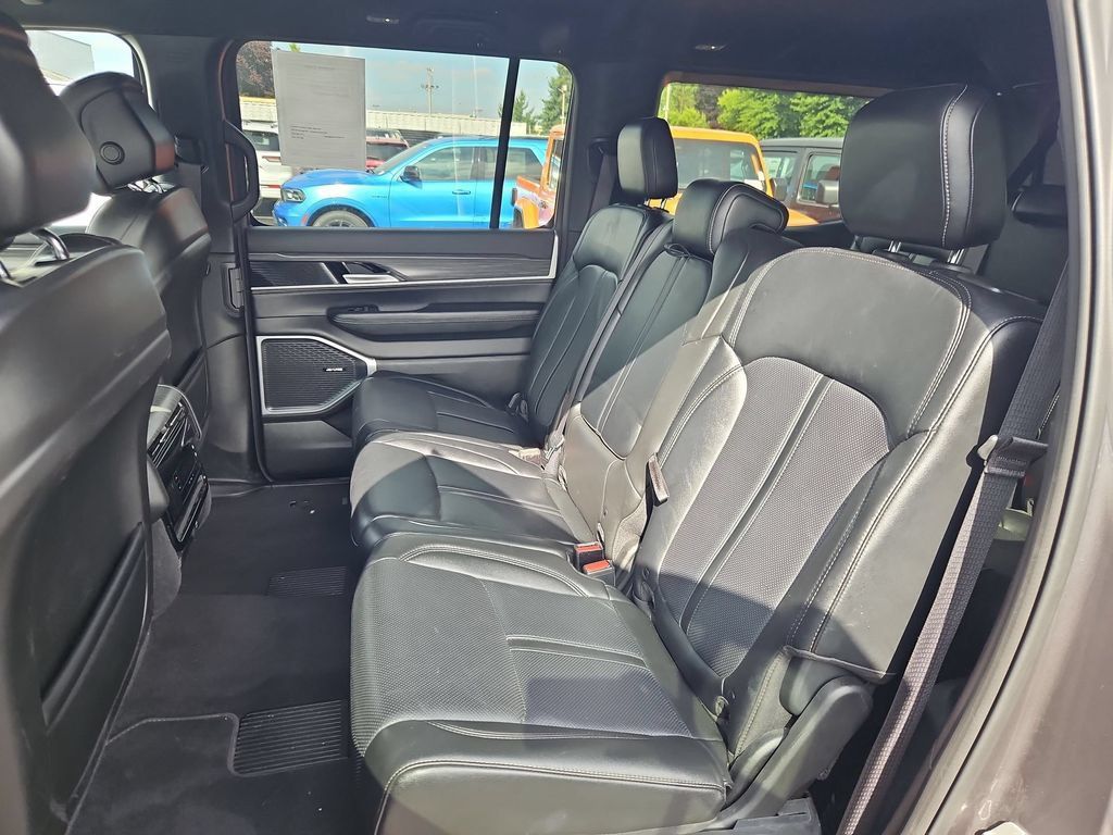 Certified 2024 Jeep Wagoneer Series II w/ Flexible Seating Group AWD/4WD image 14