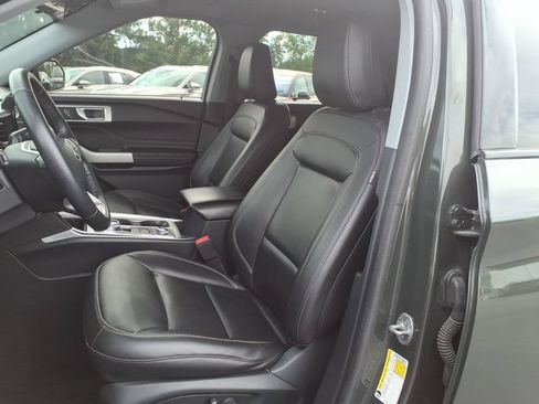 Used 2022 Ford Explorer XLT w/ Equipment Group 202A AWD/4WD image 16