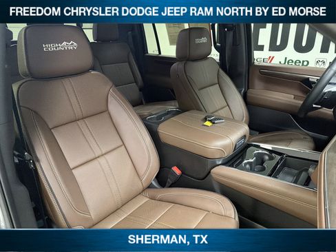 Used 2025 Chevrolet Suburban High Country AWD/4WD image 11