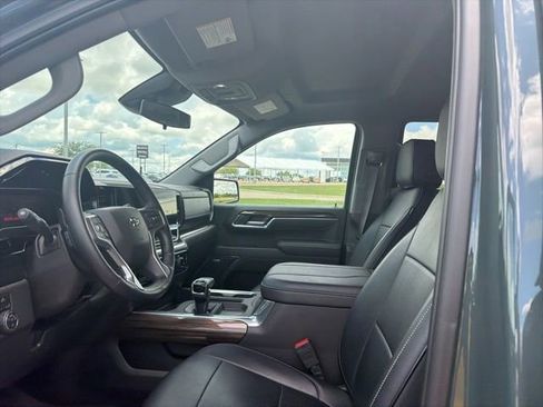 Used 2025 Chevrolet Silverado 1500 LT Trail Boss w/ Convenience Package II AWD/4WD image 8