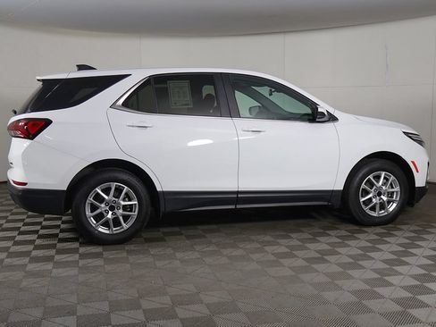 Used 2022 Chevrolet Equinox LT AWD/4WD image 17