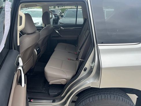 Used 2022 Lexus GX 460 Premium w/ Premium Package AWD/4WD image 13