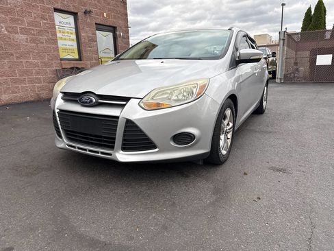 Used 2014 Ford Focus SE w/ SE Winter Package image 4