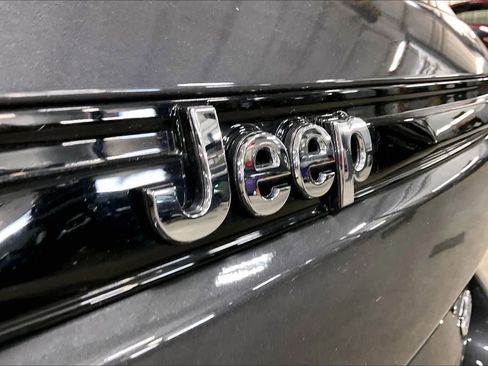 Used 2022 Jeep Grand Cherokee Overland AWD/4WD image 31