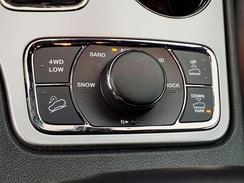 Used 2020 Jeep Grand Cherokee High Altitude AWD/4WD image 22