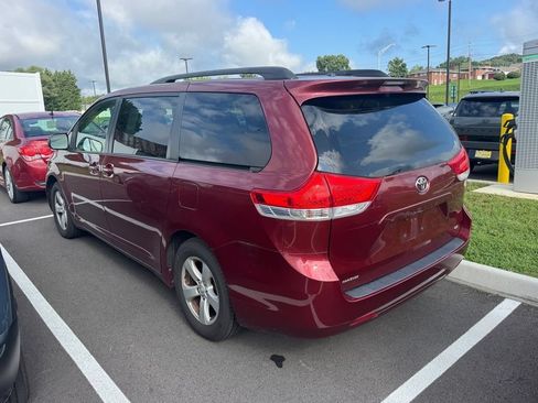 Used 2014 Toyota Sienna LE FWD image 17