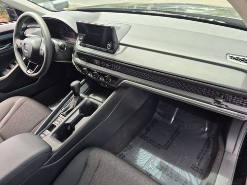 Used 2025 Honda Accord LX image 31