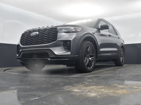Used 2025 Ford Explorer ST-Line w/ ST-Line Street Pack AWD/4WD image 59